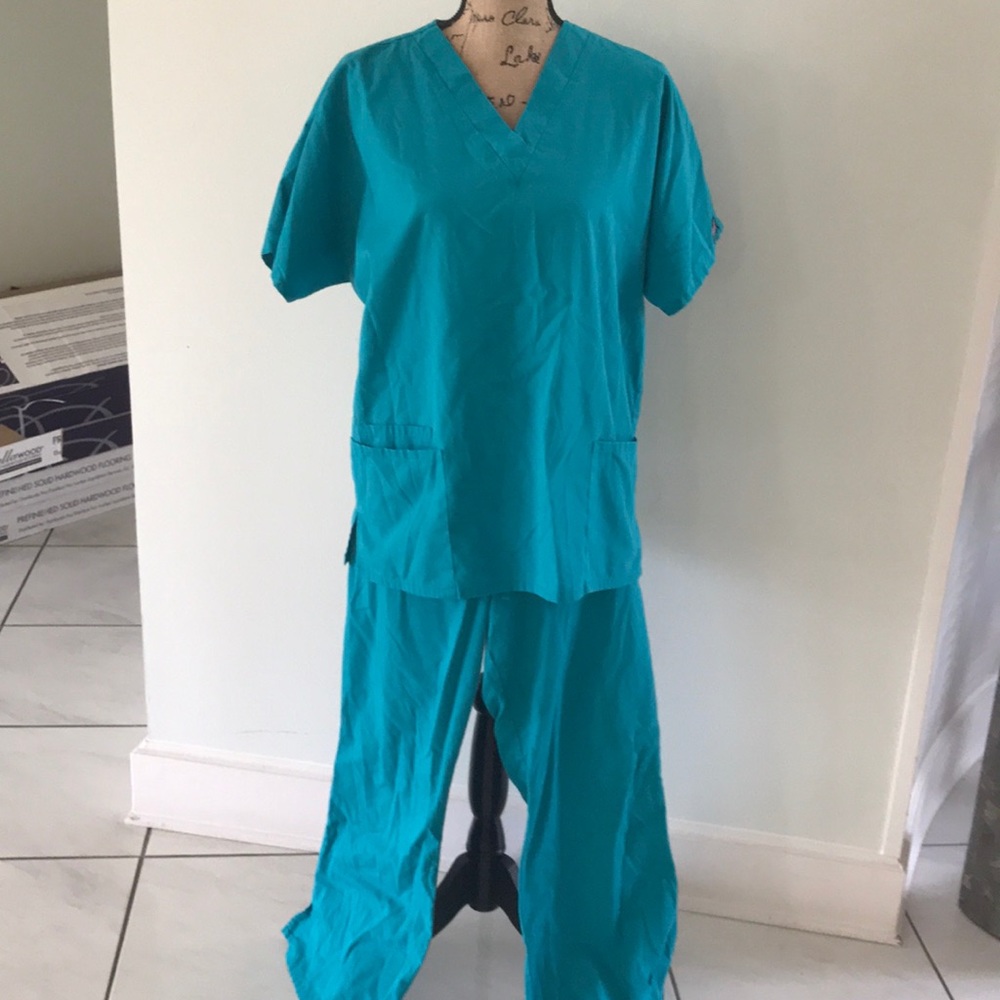 Cherokee scrub set